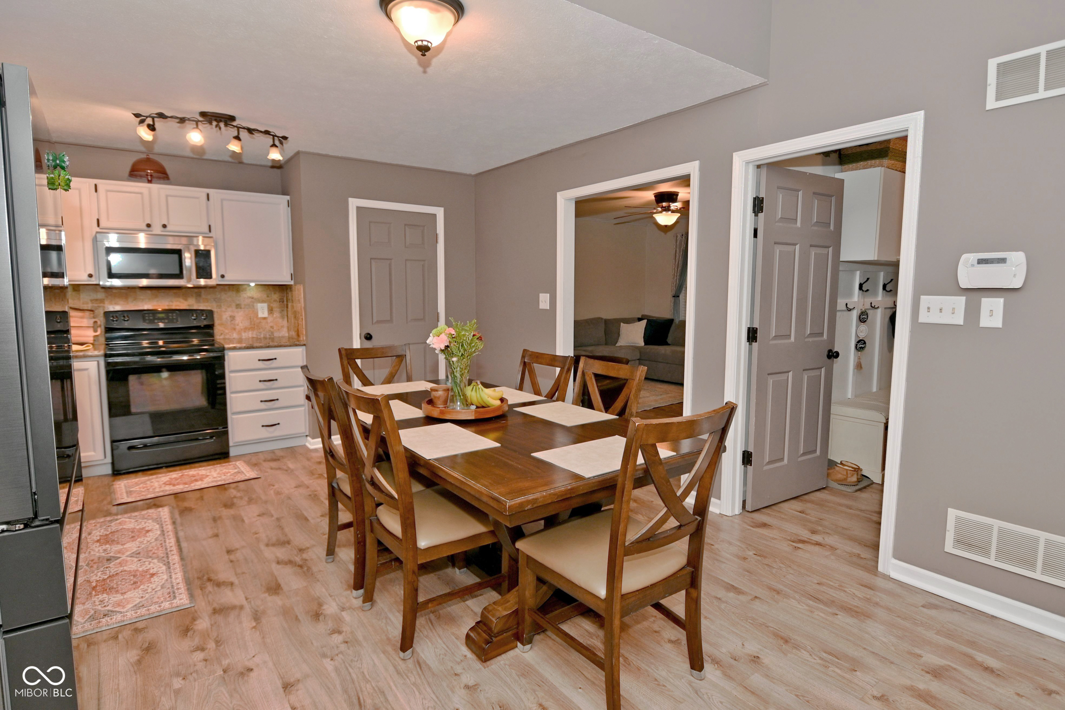 5816 Spring Oaks Way Indianapolis, IN 46237 - Photo 10 of 41 Gallery Image 10