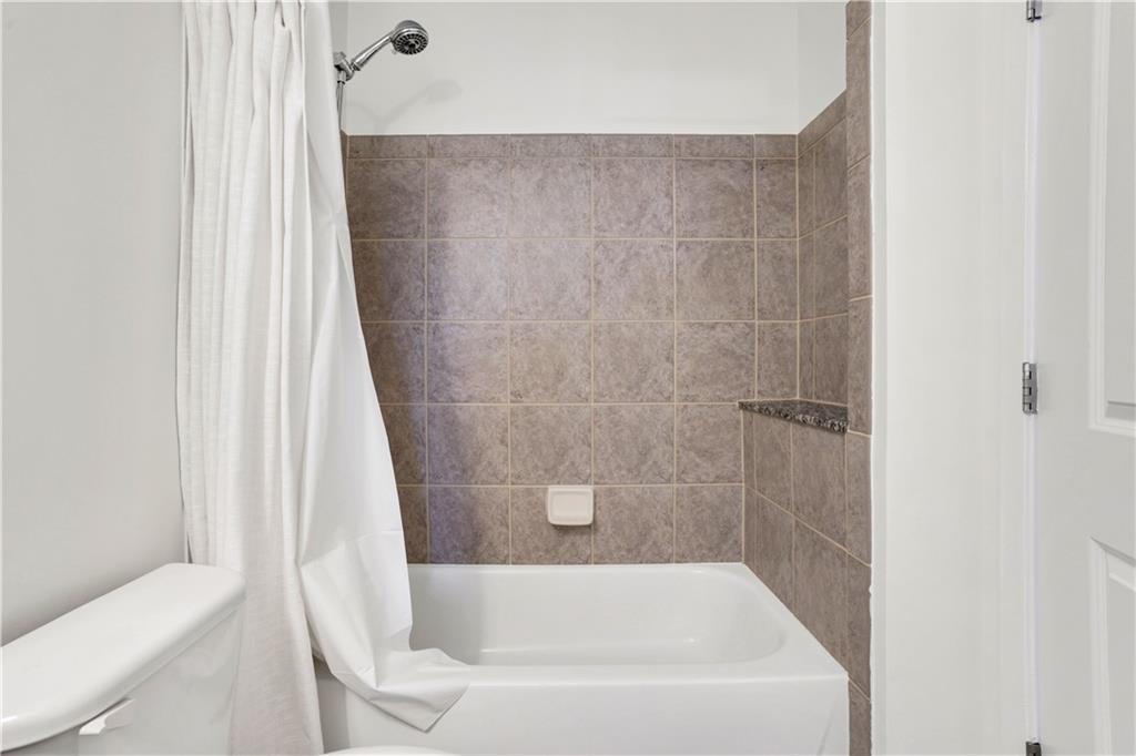 250 Pharr Road Northeast, Unit 2005 Atlanta, GA 30305 - Photo 22 of 49 a bathroom with a bathtub