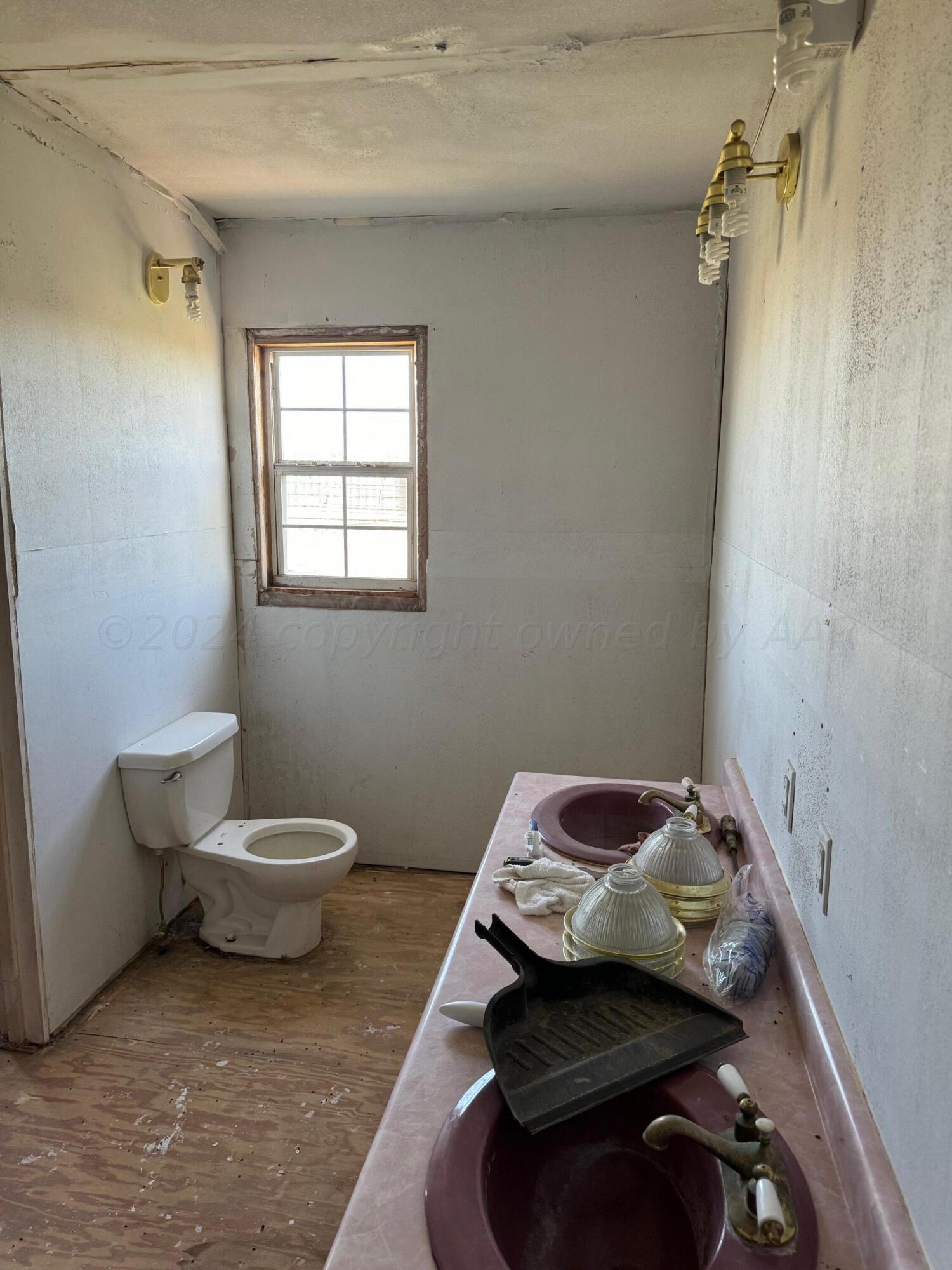 80 Chattanooga Road Amarillo, TX 79118 - Photo 10 of 33 a bedroom with a bed and a window