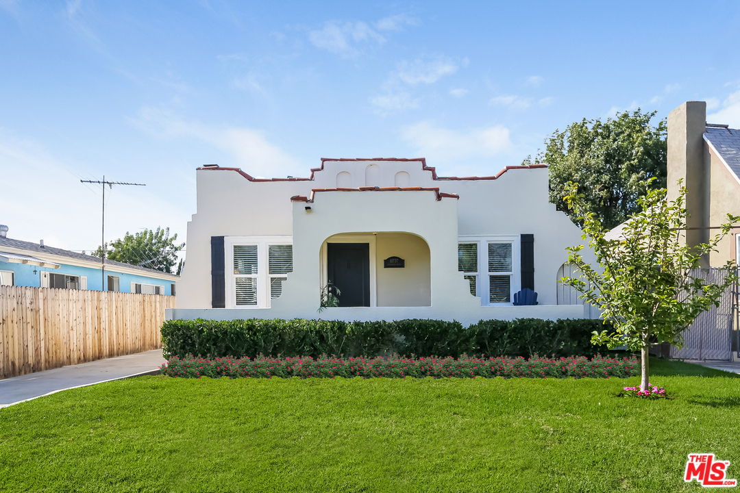 10737 Charnock Road Los Angeles, CA 90034 - Photo 1 of 28 Gallery Image 1