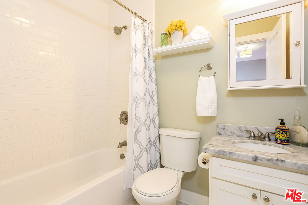 10737 Charnock Road Los Angeles, CA 90034 - Photo 11 of 28 Gallery Image 11