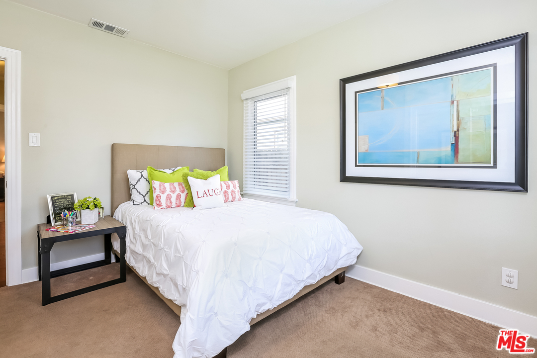 10737 Charnock Road Los Angeles, CA 90034 - Photo 12 of 28 Gallery Image 12