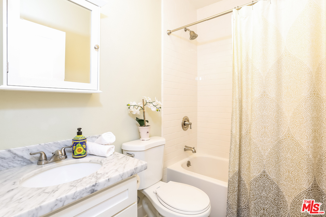 10737 Charnock Road Los Angeles, CA 90034 - Photo 14 of 28 Gallery Image 14