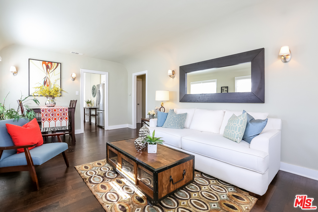 10737 Charnock Road Los Angeles, CA 90034 - Photo 3 of 28 Gallery Image 3