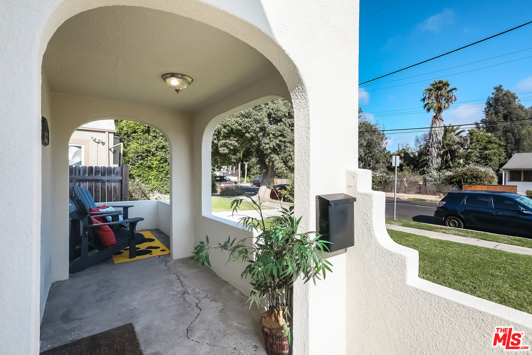 10737 Charnock Road Los Angeles, CA 90034 - Photo 21 of 28 Gallery Image 21