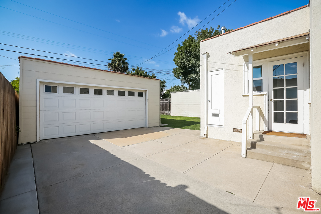 10737 Charnock Road Los Angeles, CA 90034 - Photo 26 of 28 Gallery Image 26