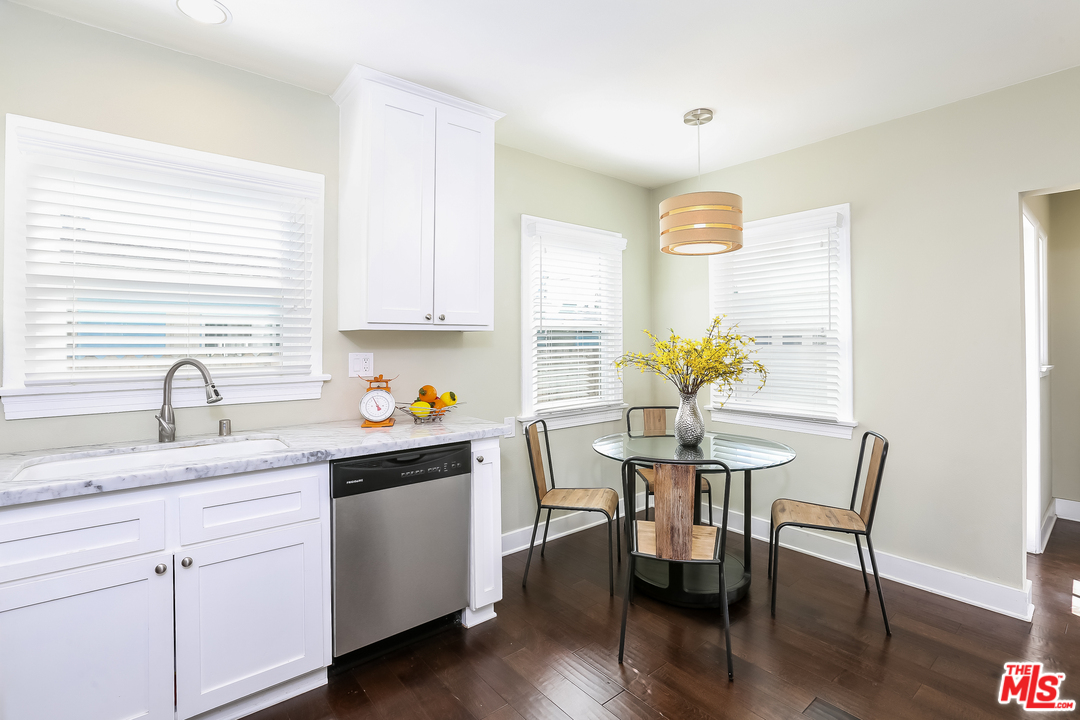 10737 Charnock Road Los Angeles, CA 90034 - Photo 5 of 28 Gallery Image 5