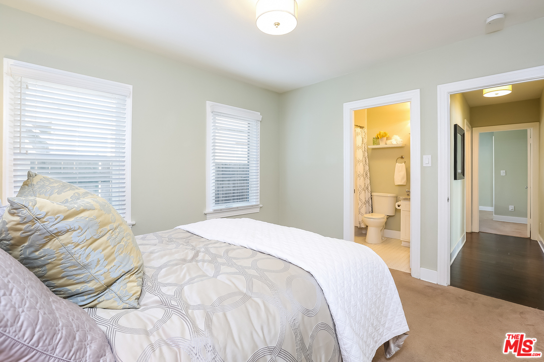 10737 Charnock Road Los Angeles, CA 90034 - Photo 10 of 28 Gallery Image 10