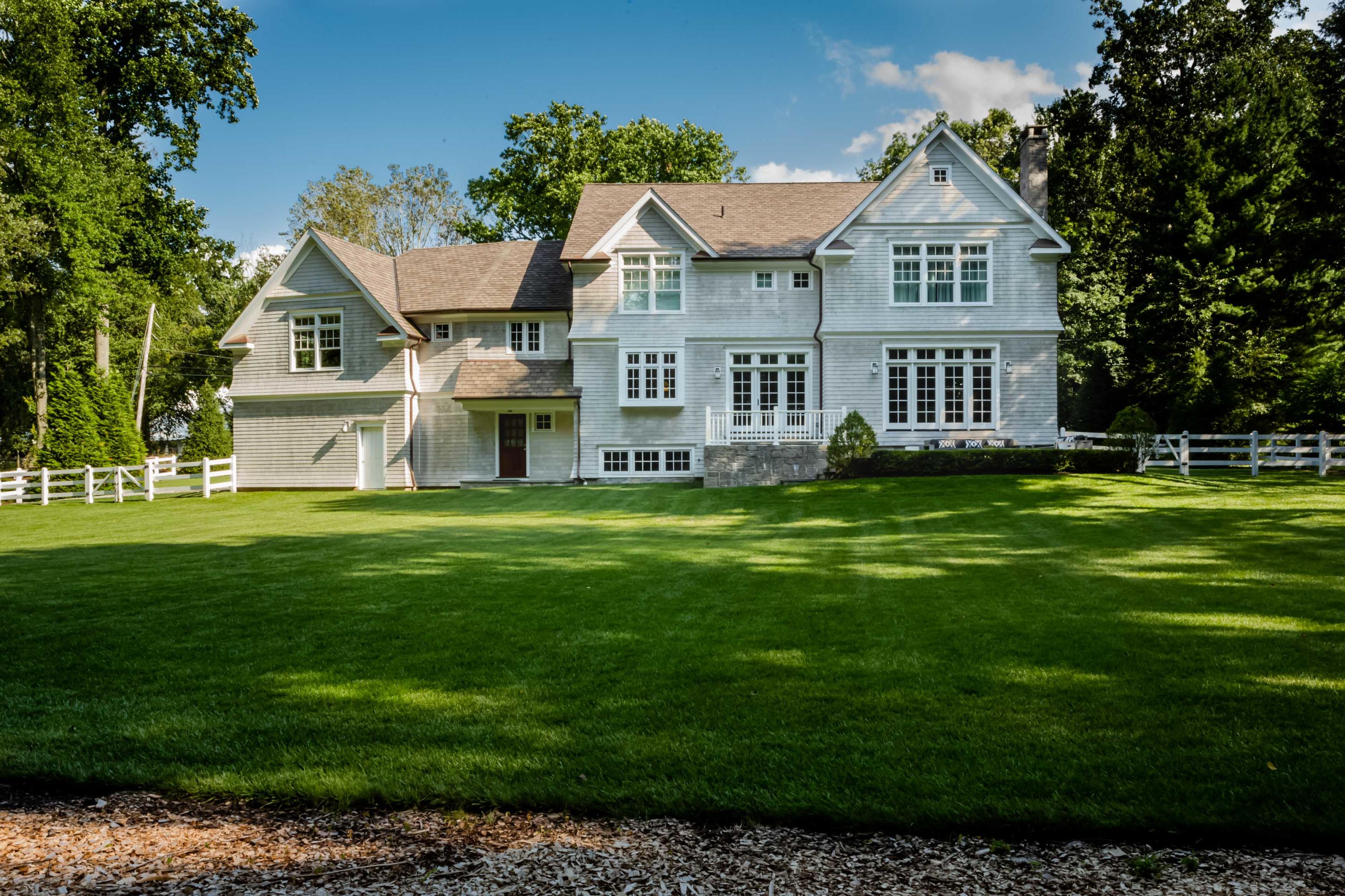 275 Middlesex Road Darien, CT 06820 - Photo 2 of 64 a front view of a house with a yard