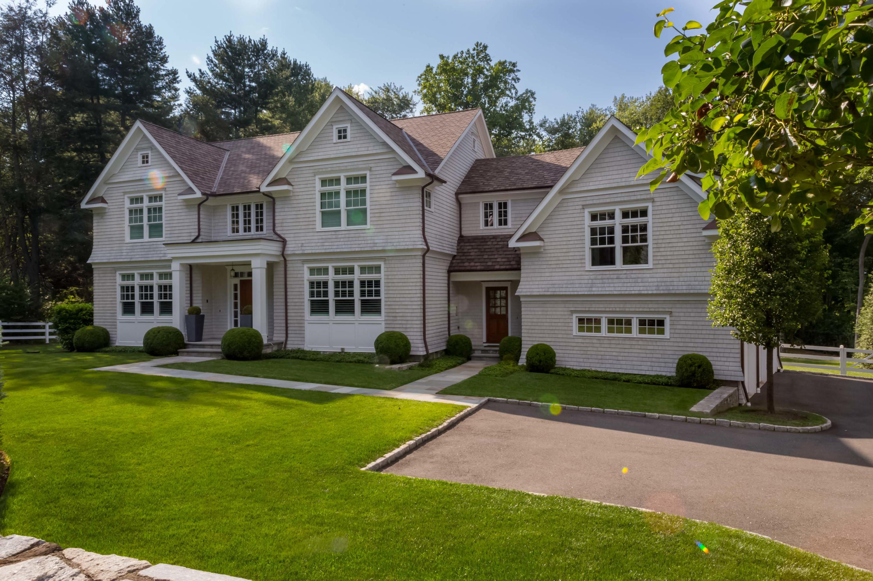275 Middlesex Road Darien, CT 06820 - Photo 4 of 64 a front view of a house with a yard