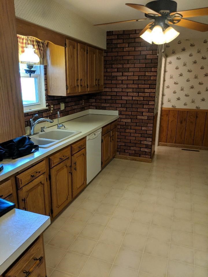 4393 North Vassar Road Flint, MI 48506 - Photo 3 of 19 21508718-2.JPG