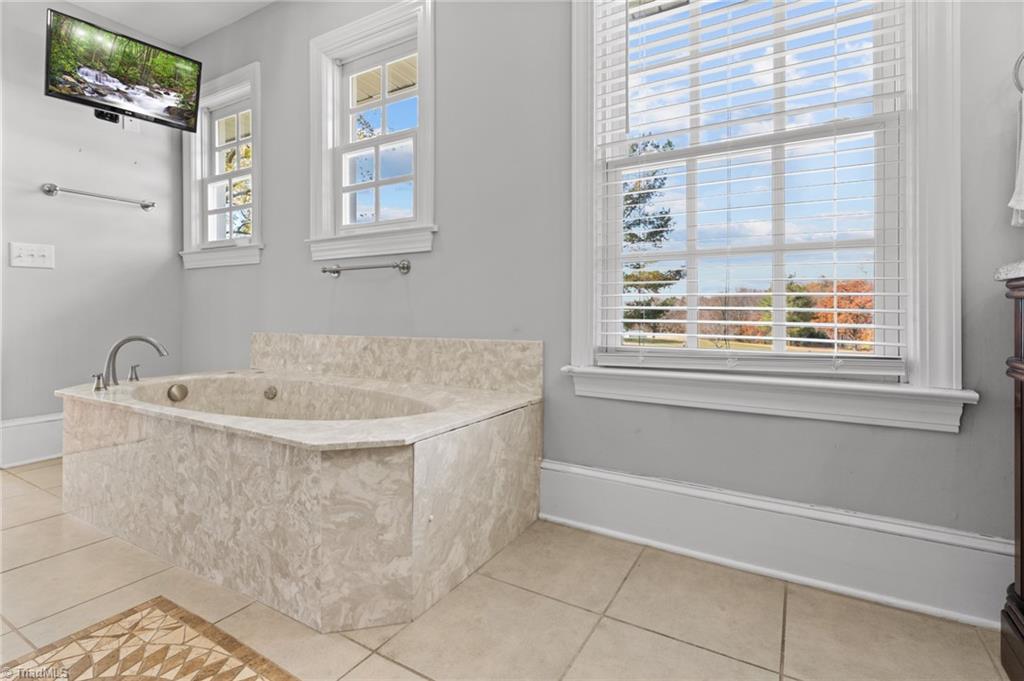 528 Country Club Road Mount Airy, NC 27030 - Photo 23 of 37