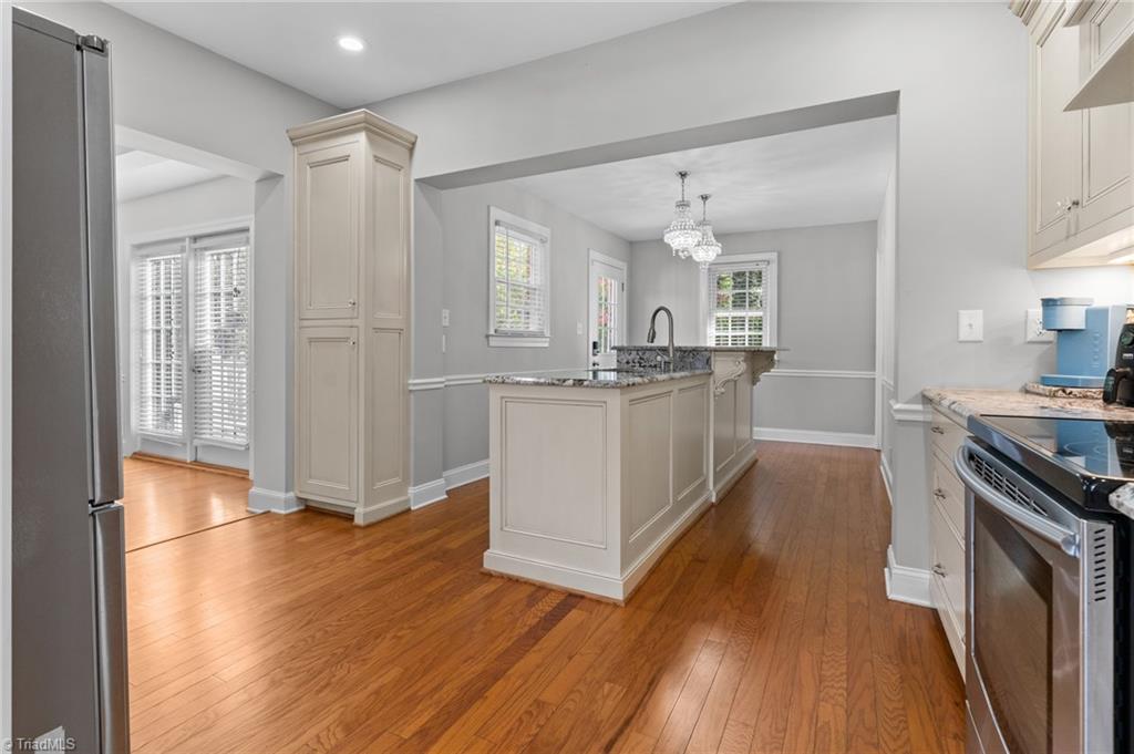 528 Country Club Road Mount Airy, NC 27030 - Photo 10 of 37