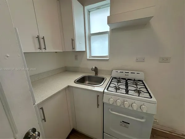 $1,475 | 480 Southwest 10th Street, Unit 8, Miami, FL 33130