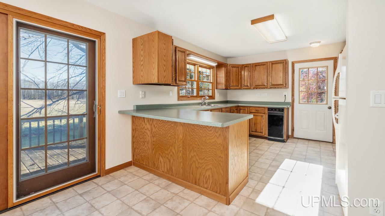 W6315 Chapman Road Niagara, WI 54151 - Photo 7 of 38