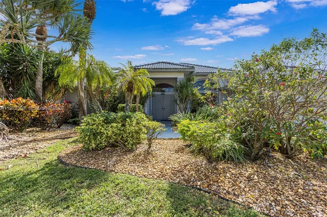 a view of a entryway with interior