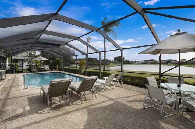 a view of a water fountain