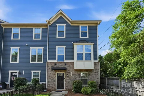 $535,000 | 1221 Queen Lyon Court, Charlotte, NC 28205