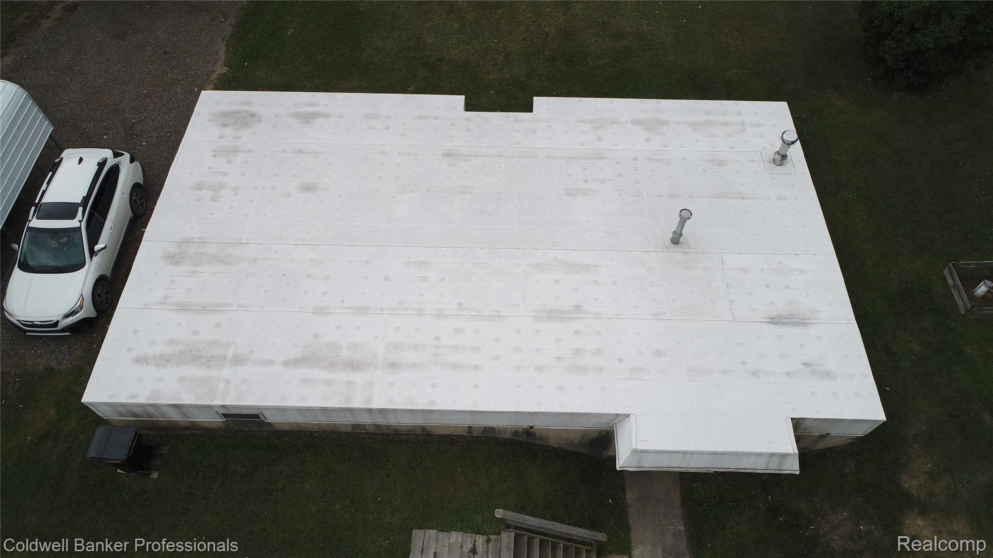 2947 Parmenter Road Corunna, MI 48817 - Photo 25 of 51 Basement rubber top.JPG