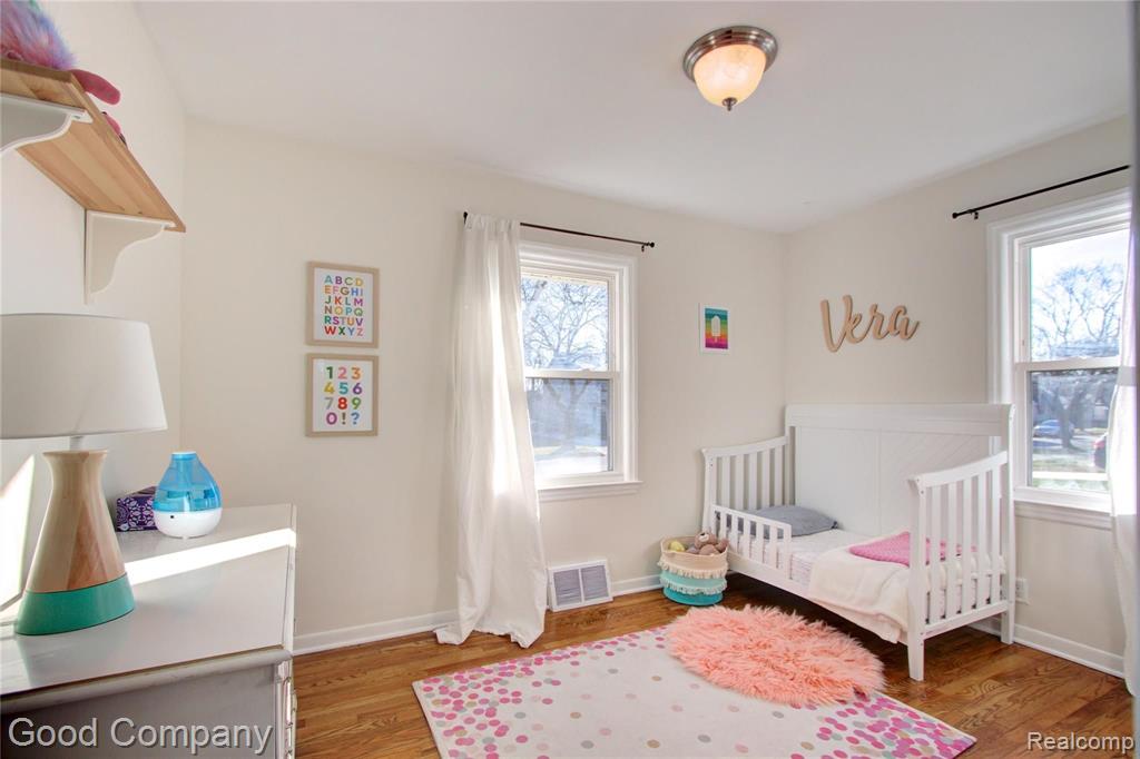 3911 Durham Road Royal Oak, MI 48073 - Photo 8 of 37