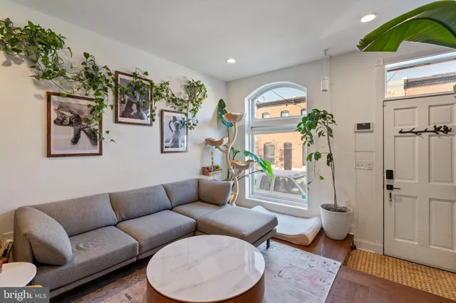 $2,700 | 431 South Robinson Street, Baltimore, MD 21224