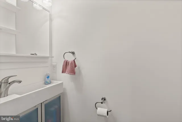 $2,700 | 431 South Robinson Street, Baltimore, MD 21224