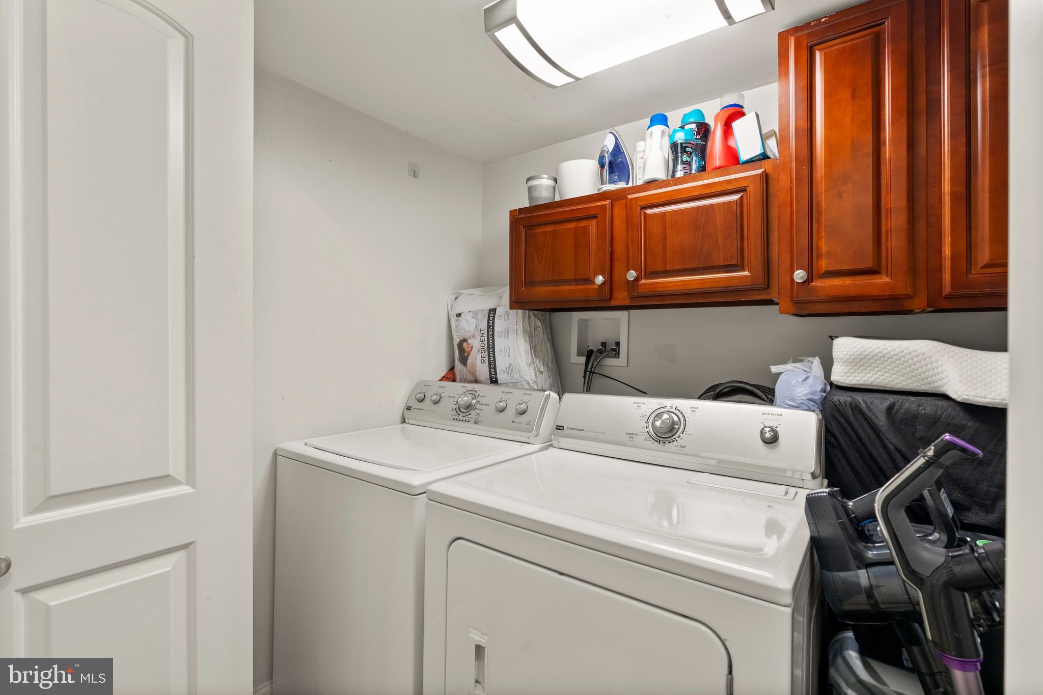 431 South Robinson Street Baltimore, MD 21224 - Photo 22 of 29 a utility room with dryer and washer