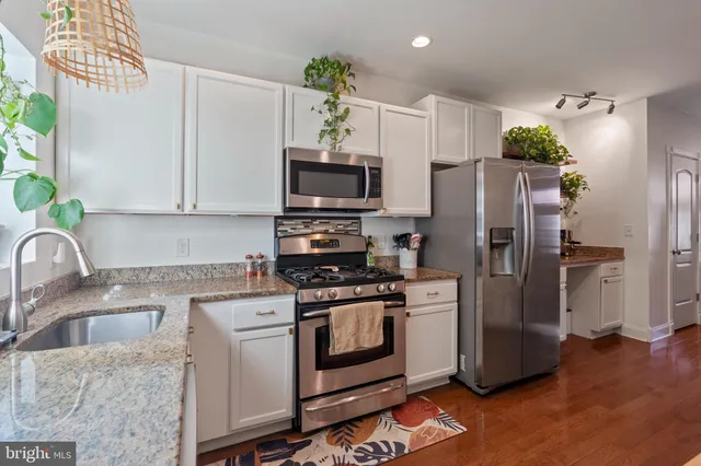 $2,700 | 431 South Robinson Street, Baltimore, MD 21224