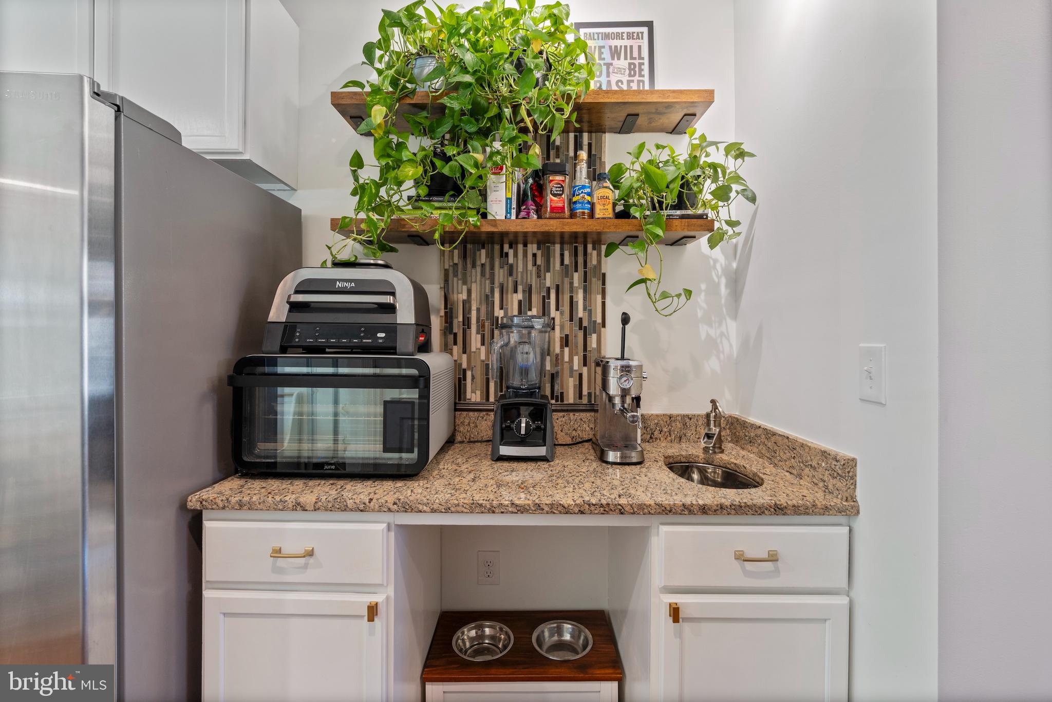 431 South Robinson Street Baltimore, MD 21224 - Photo 6 of 29 a kitchen with granite countertop a stove and a refrigerator