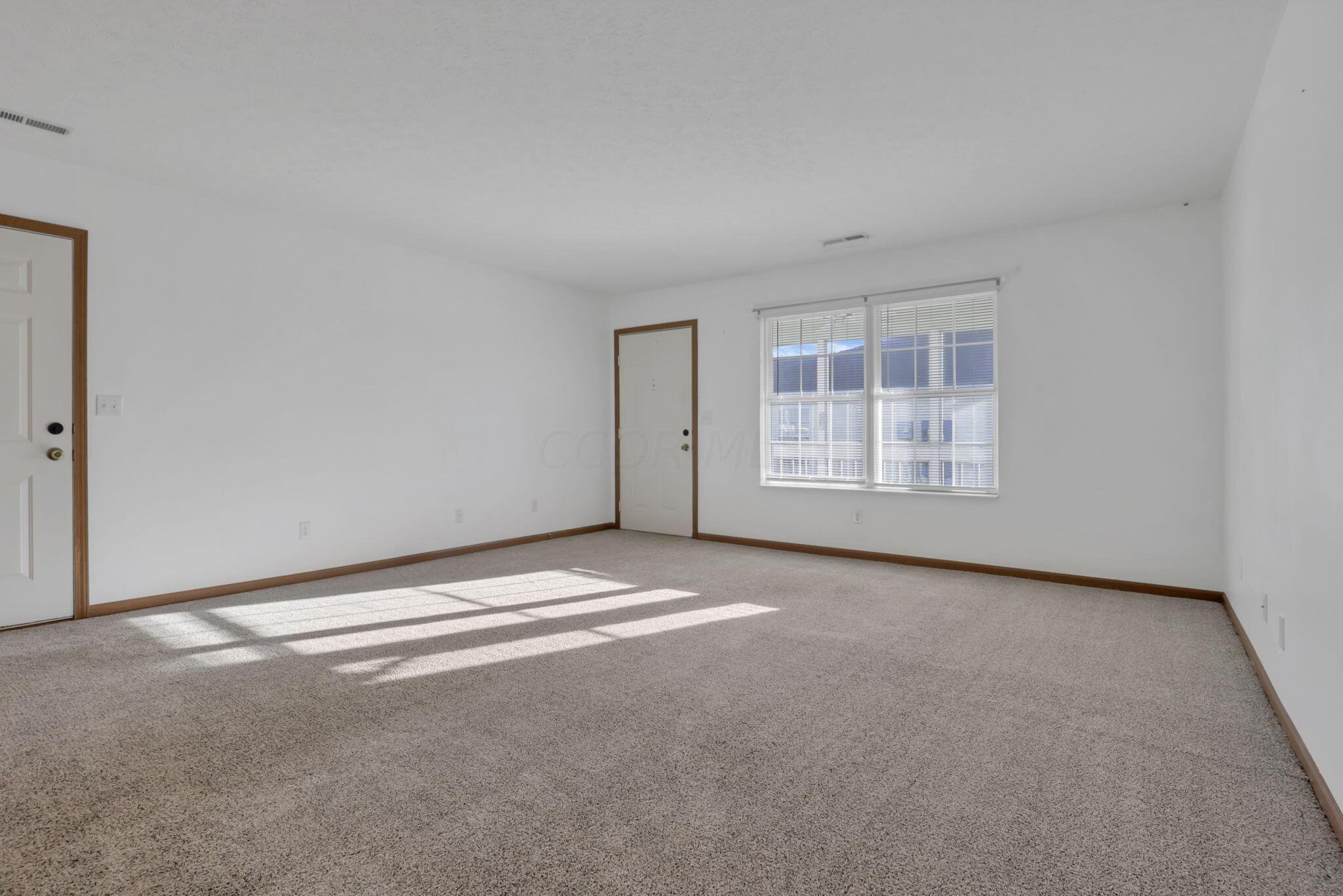 265 Goose Pond Road, Unit B Newark, OH 43055 - Photo 9 of 37 Living room