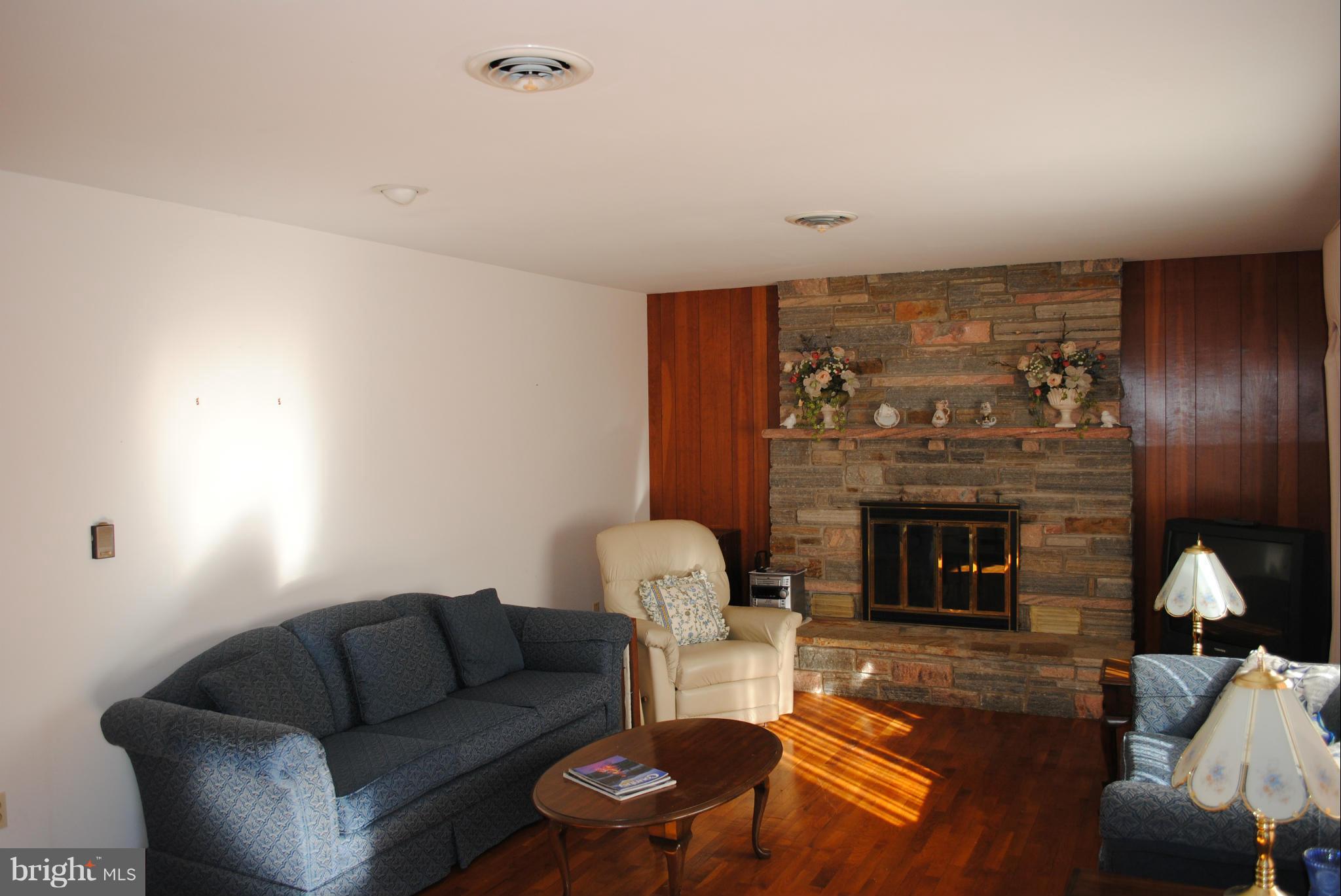 23206 Old Fairlee Road Chestertown, MD 21620 - Photo 3 of 16 Living Room