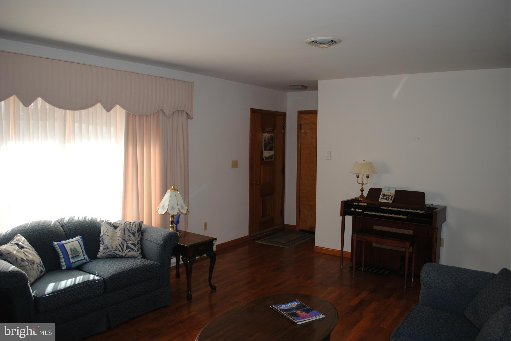 23206 Old Fairlee Road Chestertown, MD 21620 - Photo 5 of 16 Living Room