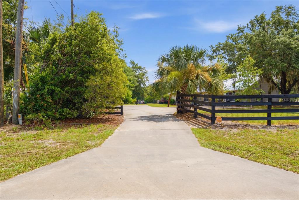 16723 Southeast 173rd Terrace Road Weirsdale, FL 32195 - Photo 37 of 43