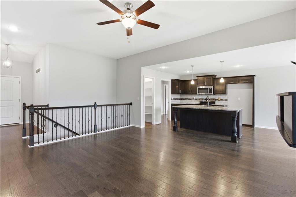 14223 Amanda Lane Basehor, KS 66007 - Photo 5 of 44