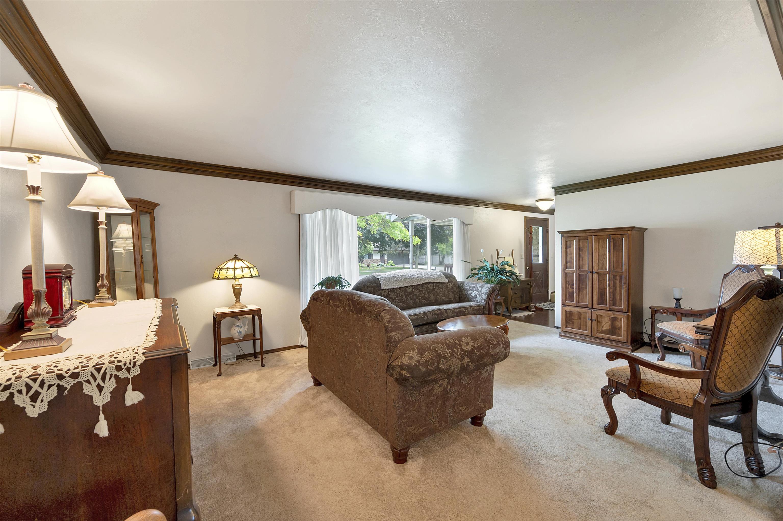 413 South Good Hope Road De Pere, WI 54115 - Photo 3 of 61