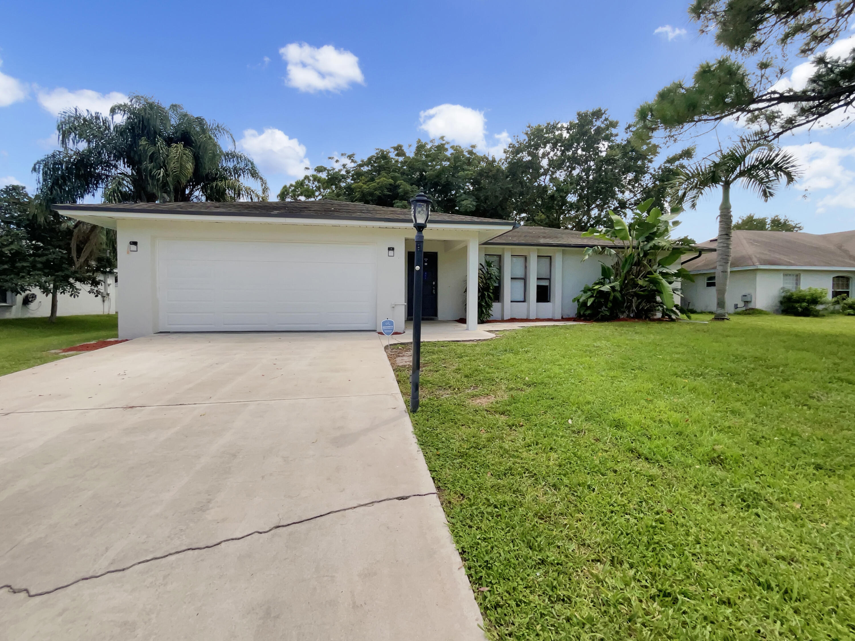542 Southwest Twig Ave  