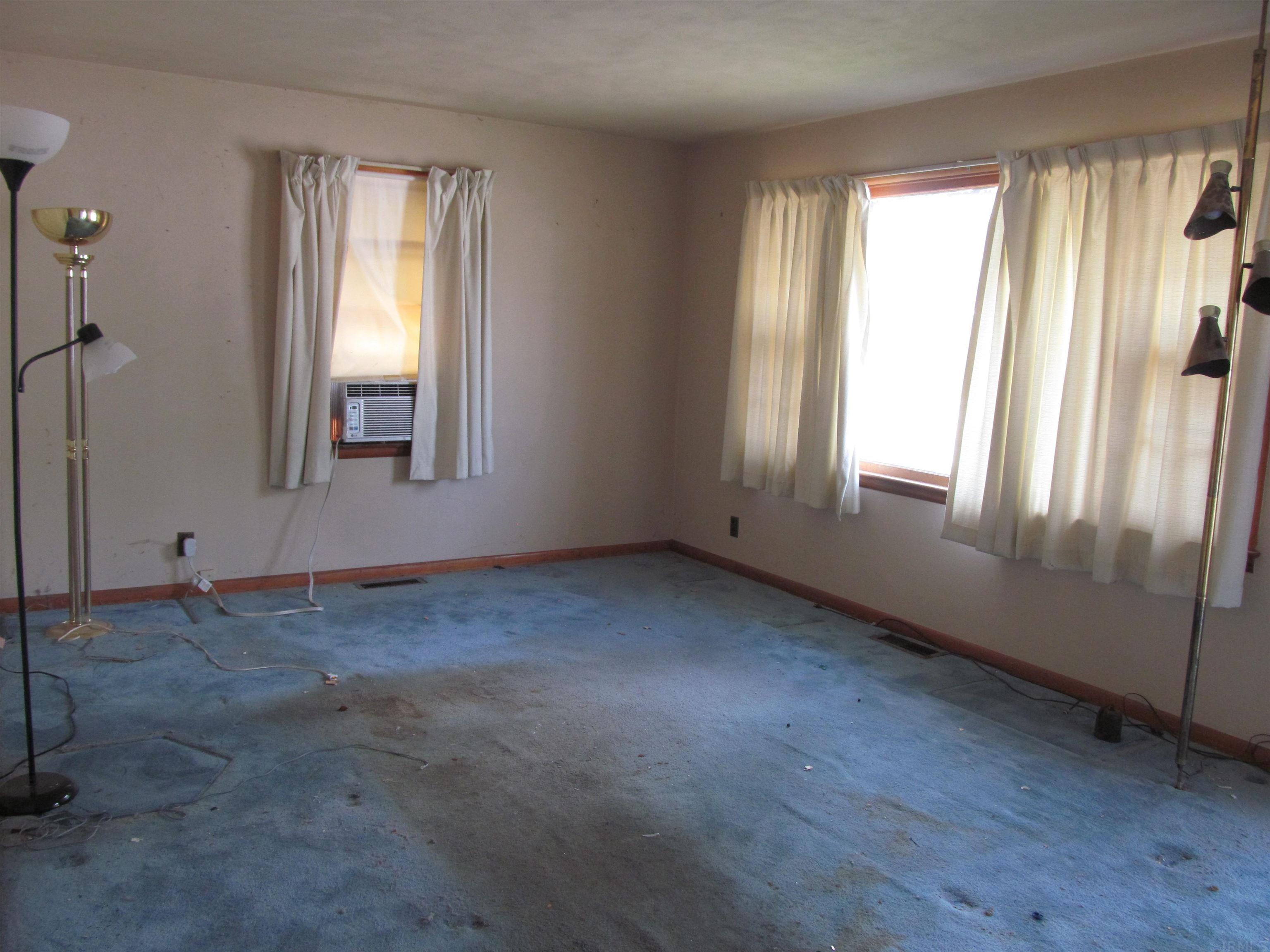1316 R Street Bedford, IN 47421 - Photo 4 of 22