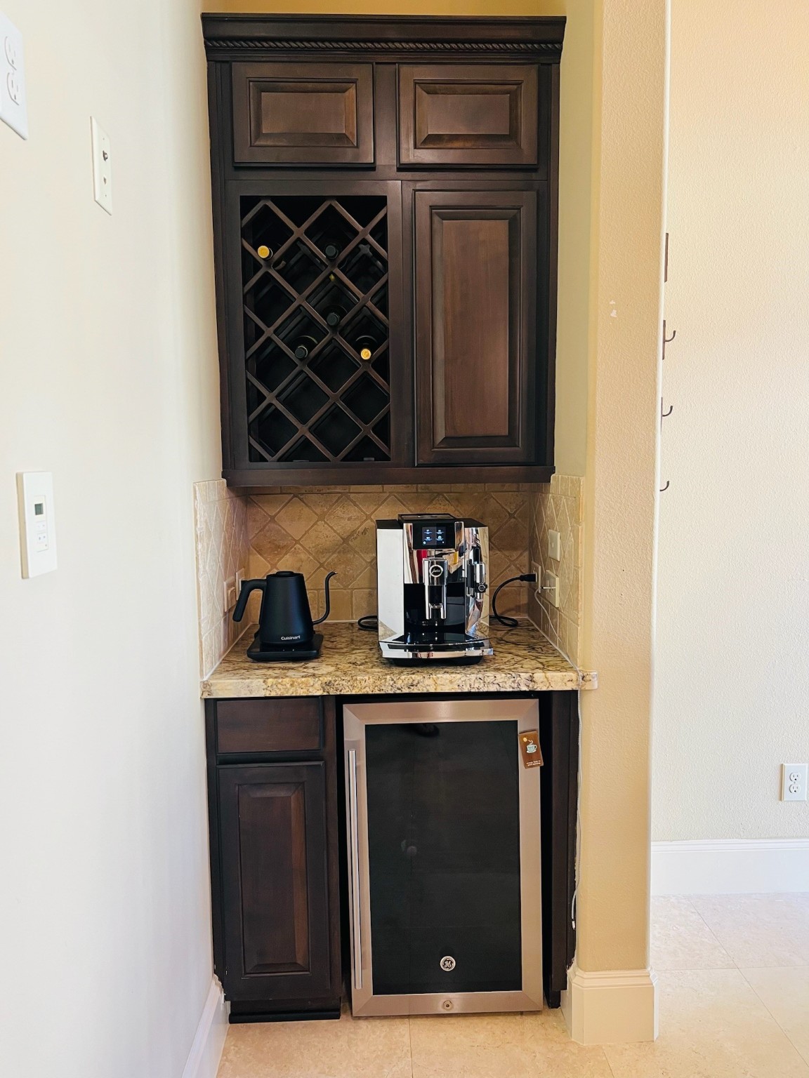 4310 Floyd Street, Unit B Houston, TX 77007 - Photo 21 of 44 a kitchen with a stove and cabinets