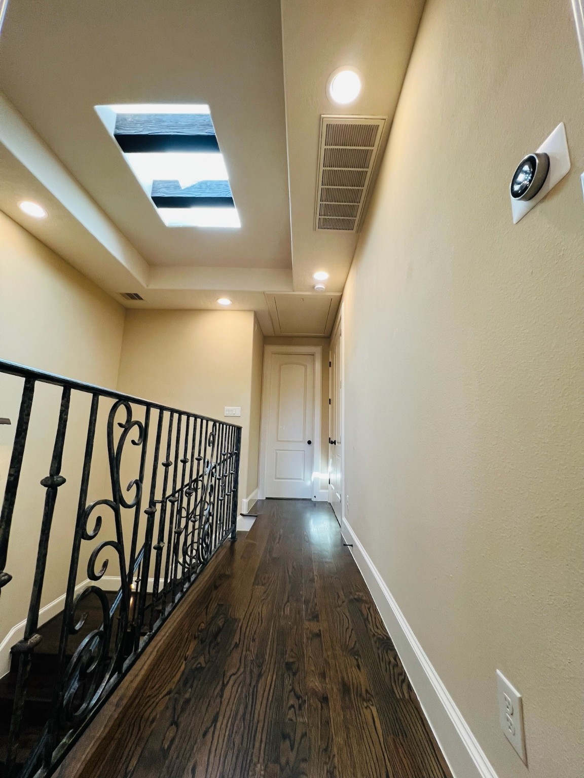 4310 Floyd Street, Unit B Houston, TX 77007 - Photo 33 of 44 a view of a hallway with wooden floor