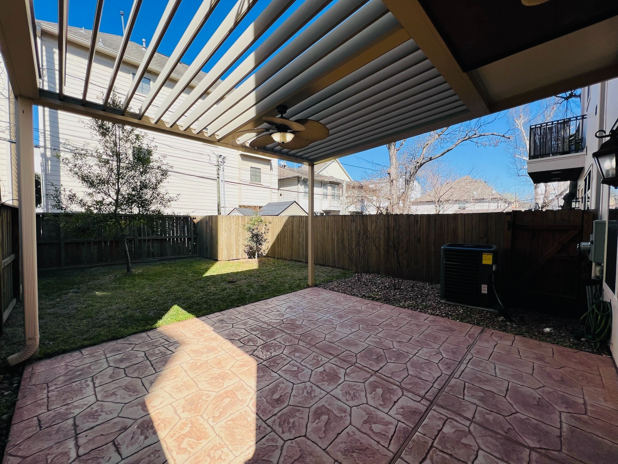 4310 Floyd Street, Unit B Houston, TX 77007 - Photo 39 of 44 a view of a backyard