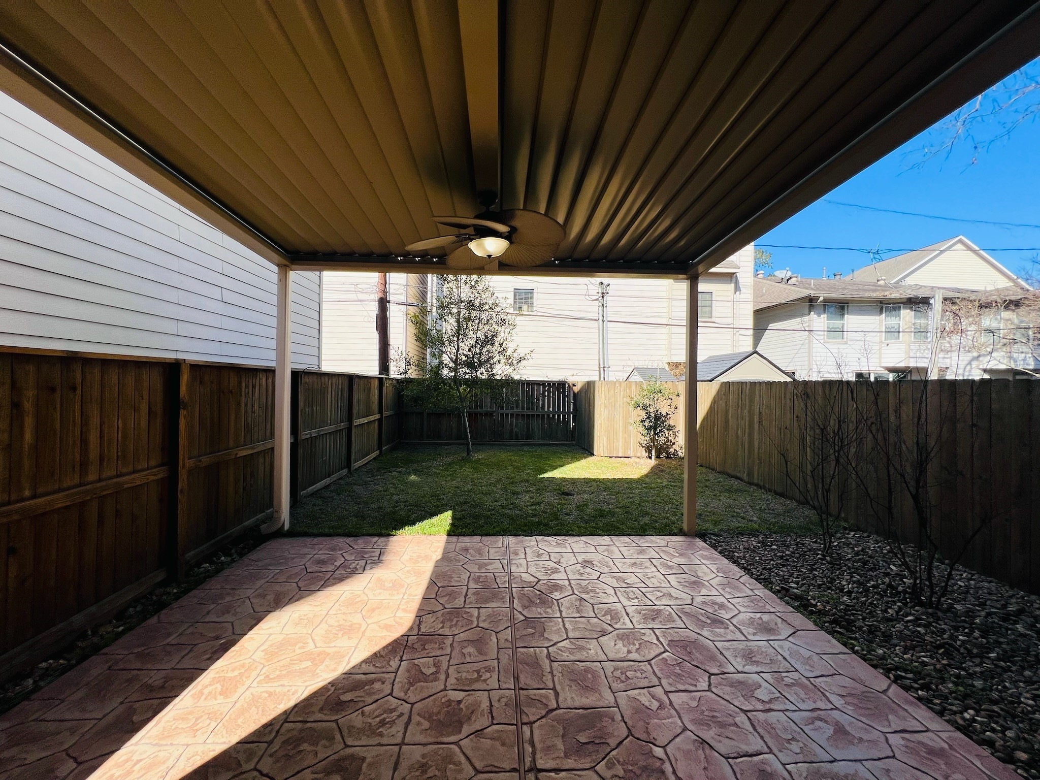 4310 Floyd Street, Unit B Houston, TX 77007 - Photo 40 of 44 a view of a backyard