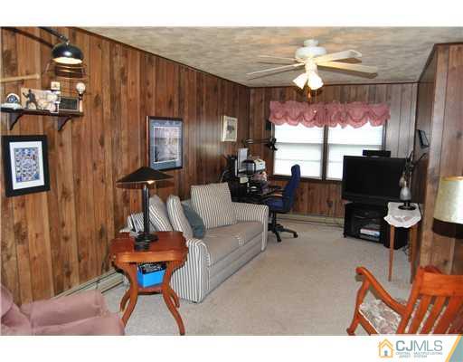 32 Emerald Road Kendall Park, NJ 08824 - Photo 3 of 15 Gallery Image 3