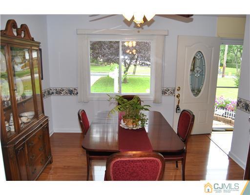 32 Emerald Road Kendall Park, NJ 08824 - Photo 4 of 15 Gallery Image 4