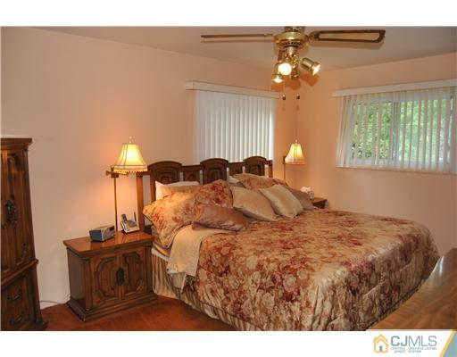 32 Emerald Road Kendall Park, NJ 08824 - Photo 7 of 15 Gallery Image 7