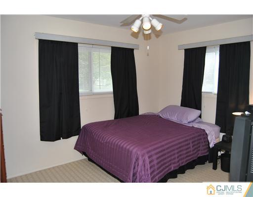 32 Emerald Road Kendall Park, NJ 08824 - Photo 9 of 15 Gallery Image 9