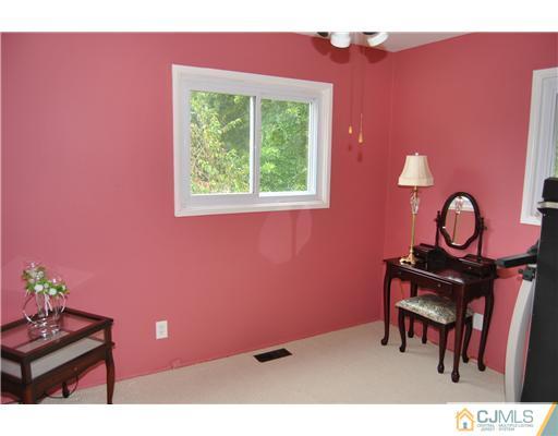 32 Emerald Road Kendall Park, NJ 08824 - Photo 10 of 15 Gallery Image 10