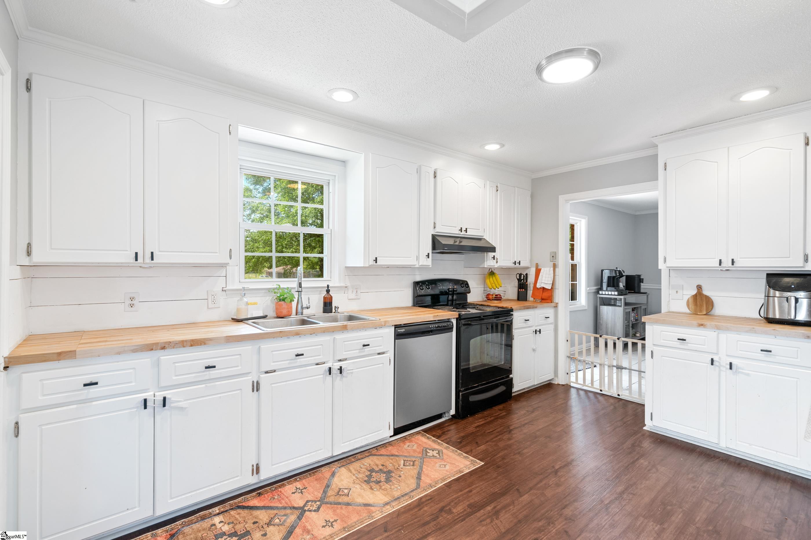 110 Springdale Drive Belton, SC 29627 - Photo 7 of 28
