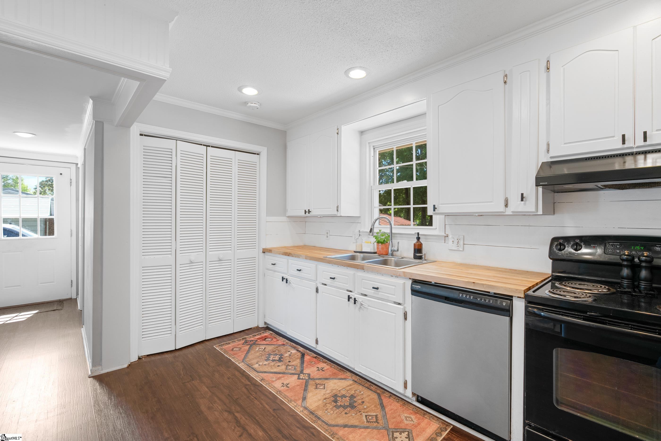 110 Springdale Drive Belton, SC 29627 - Photo 8 of 28