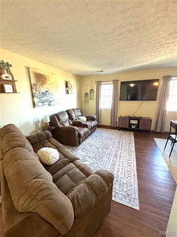 $875 | 1315 Main Street, Unit B, Highland, IL 62249