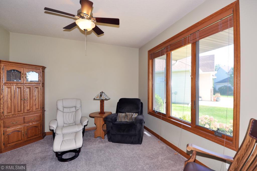 2444 Colleen Lane Northeast Rochester, MN 55906 - Photo 4 of 33